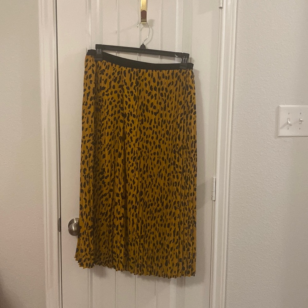 Leopard print long pleated skirt. XXL